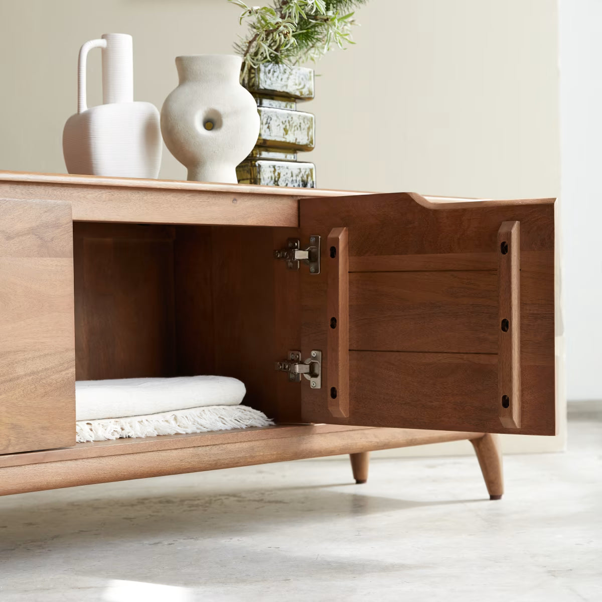 Tv unit 7