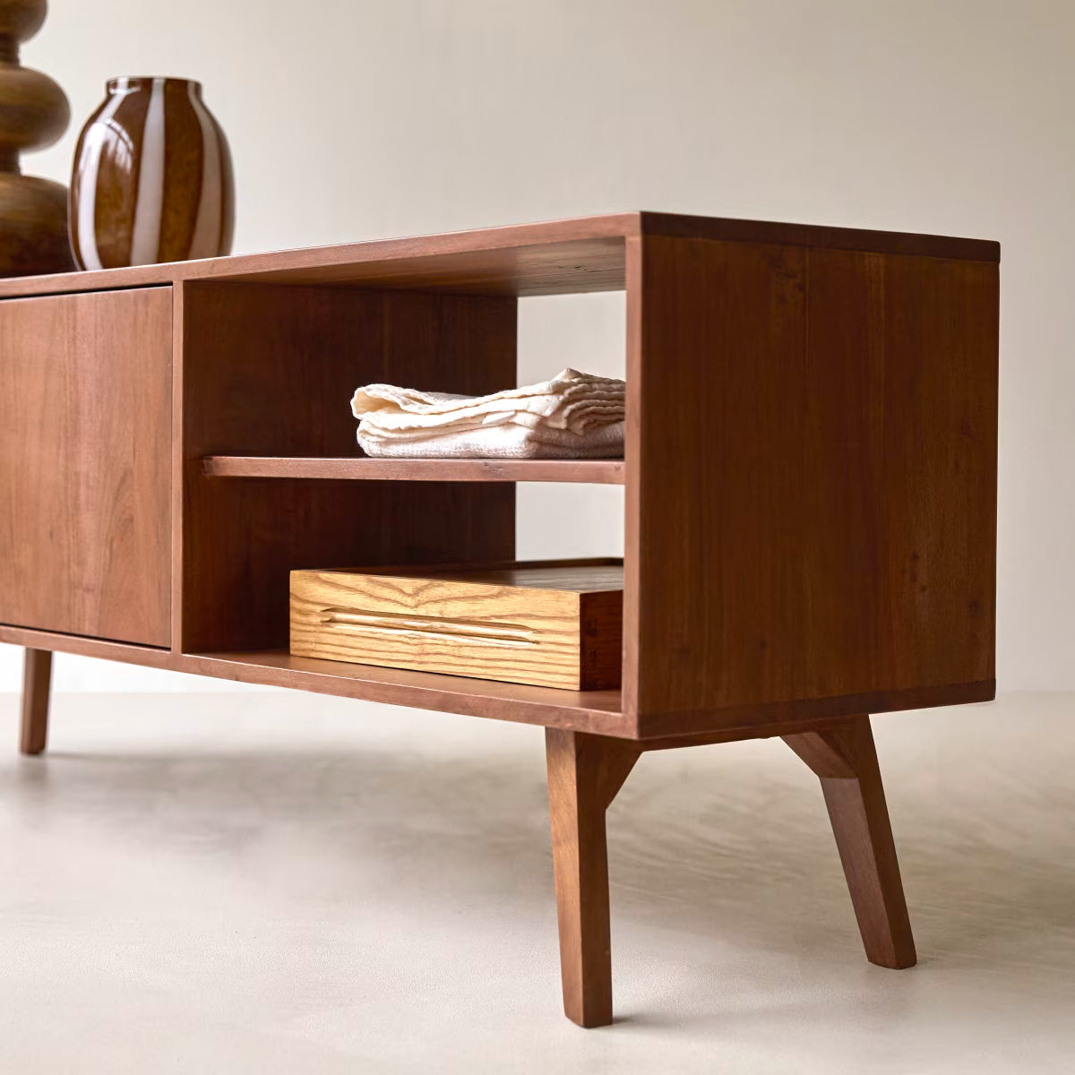 Tv unit 9