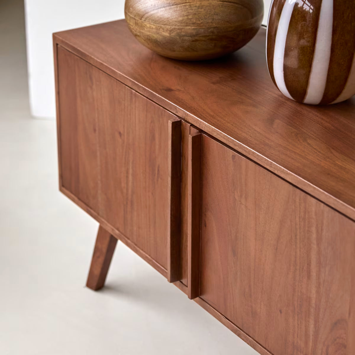 Tv unit 9